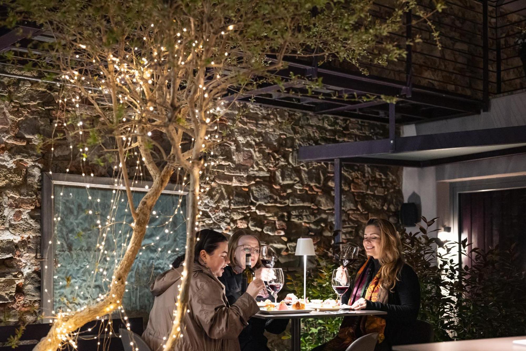 Uve Rooms & Wine Bar La Morra Exterior foto