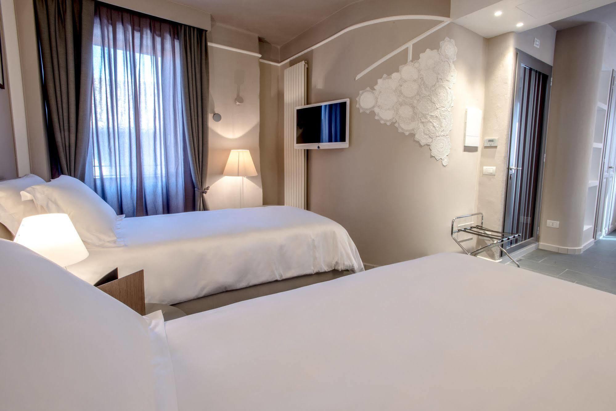 Uve Rooms & Wine Bar La Morra Exterior foto
